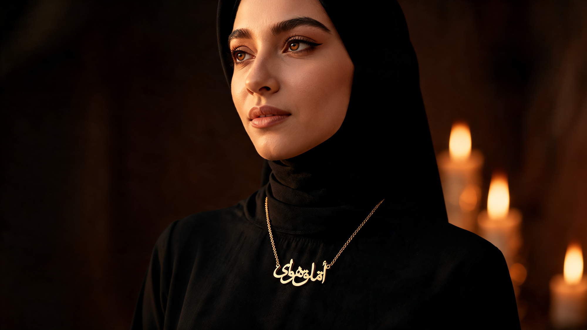 Femme portant un collier NAKSH